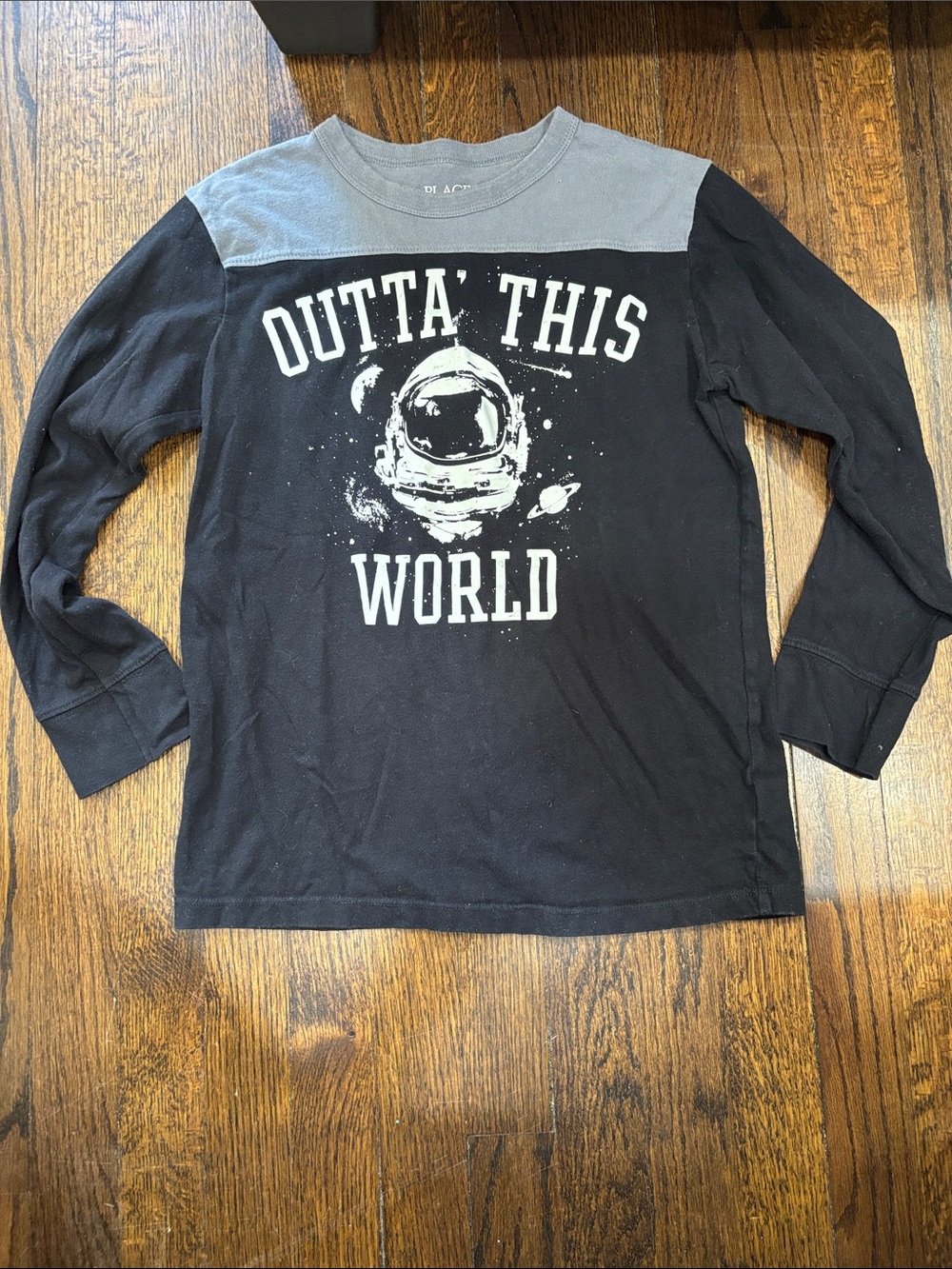 🦉 Place Outta This World Kids Long-Sleeve Graphic Tee size 10/12 - Picture 2 of 5